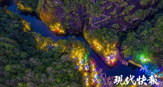 冬天养花选它,花色喜庆,漂亮又芳香,家里盆栽一株,清香飘满屋